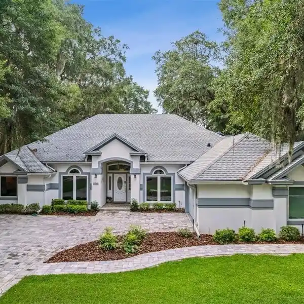 BEAUTIFULLY REMODELED HOME IN GOLFSIDE SOUTH