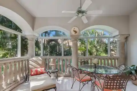 Spacious Villa Located in Pointe at Pelican Bay
