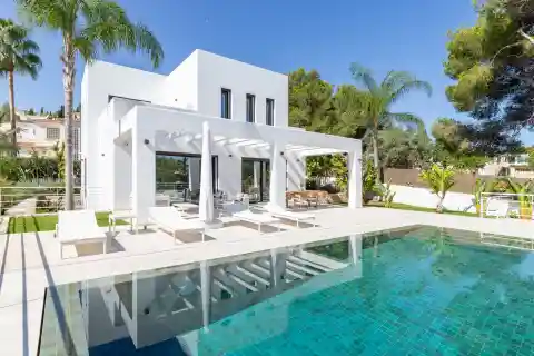 Three-Floor Haven Amidst Enchanting Gardens