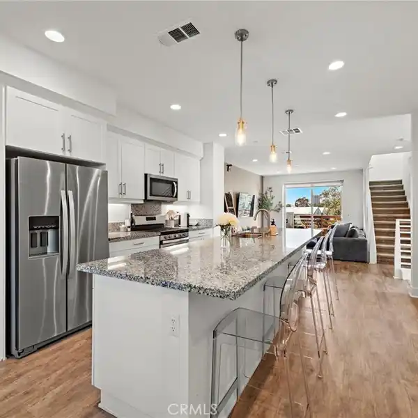 MODERN END-UNIT TOWNHOME