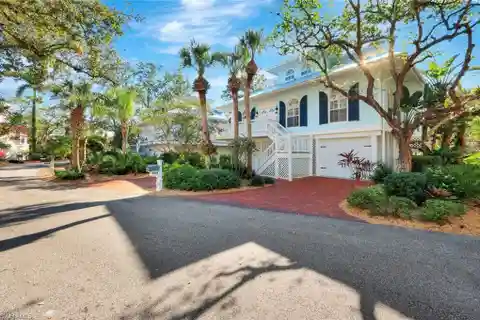 Charming and Elegant Florida Tropical Home