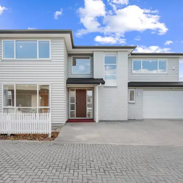 WELL CARED FOR AND WELL POSITIONED RESIDENCE