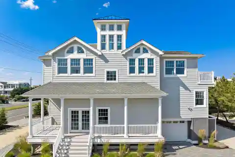 Beachside Living in Sought After Southern Loveladies