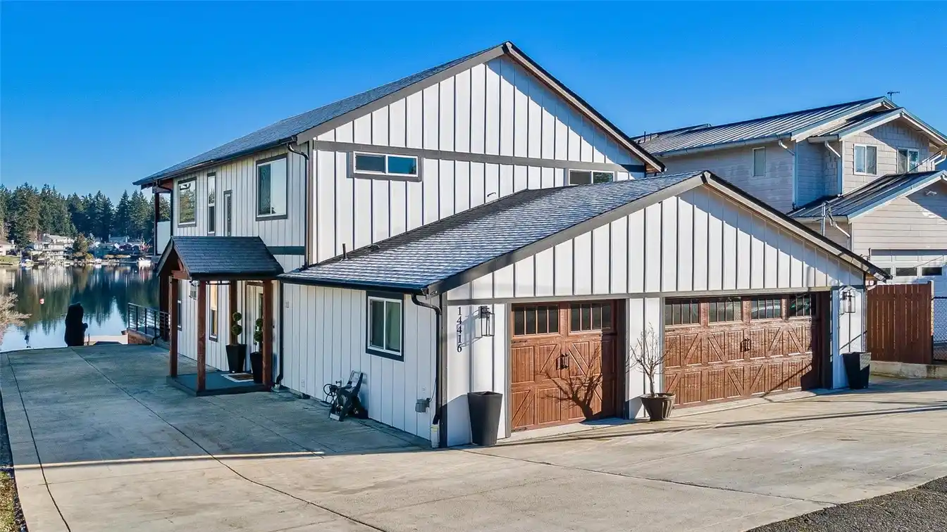 Custom-built Waterfront Gem