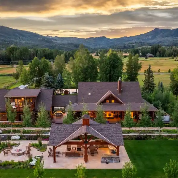 PRISTINE 15-ACRE RANCH