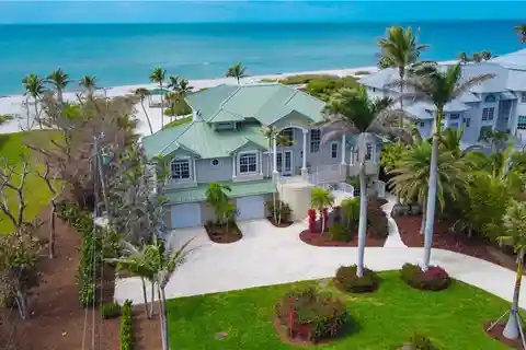 Meticulously Refined Gulf-Front Estate