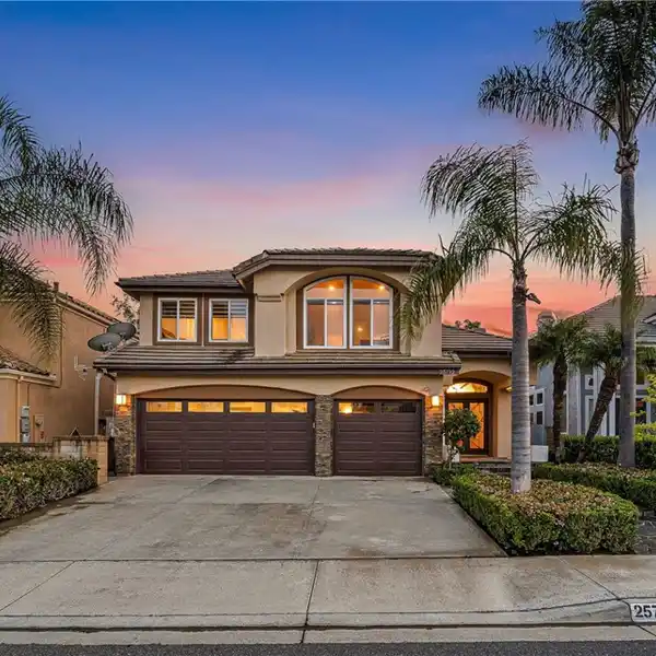 GORGEOUS RESIDENCE IN SOUGHT-AFTER KAMARI