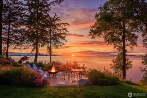 Timeless Waterfront Island Classic