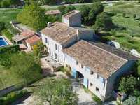 DELIGHTFUL PROPERTY ENJOYING BEAUTIFUL FAR-REACHING VIEWS OVER LAVENDER FIELDS 