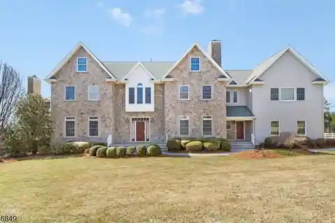 Impressive Colonial on 5.8 Acres