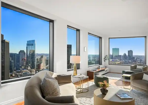 CORNER RESIDENCE WITH INCREDIBLE VIEWS
