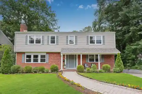 Young Greenacres Colonial