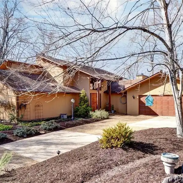 GORGEOUS CUSTOM HOME OVERLOOKING HALFWAY CREEK