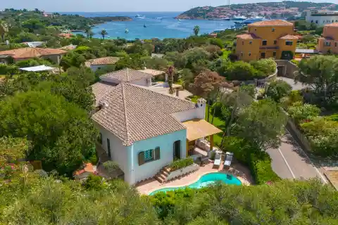 Gorgeous Five Bedroom Villa with Pool