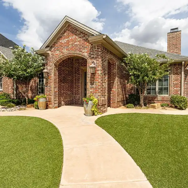 EXPERTLY CRAFTED HOME IN OAKMONT ESTATES