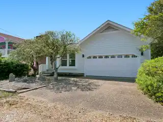 Renovated Cottage Steps to Ocean Access