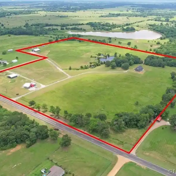 EXPANSIVE OKLAHOMA RANCH ESTATE