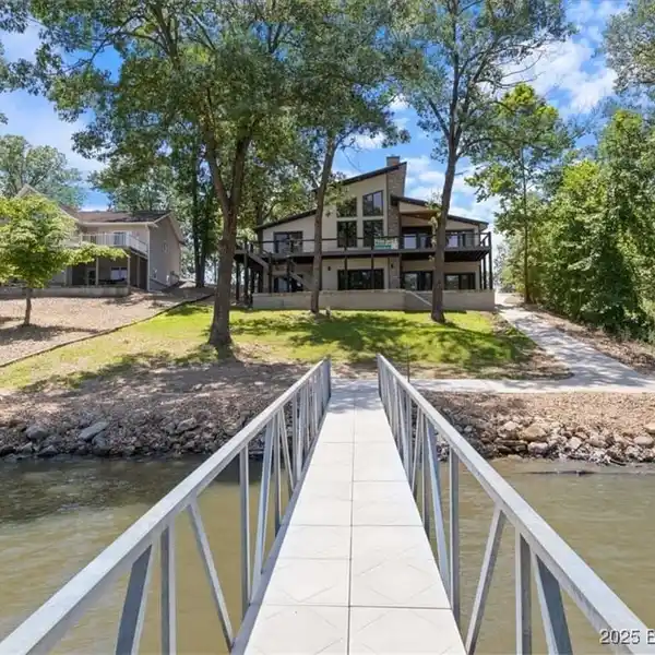 INCREDIBLE NEW LAKEFRONT HOME