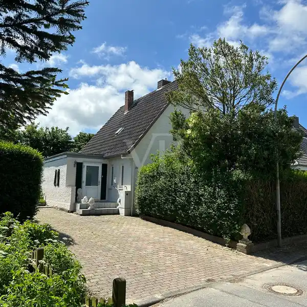 DETACHED HOUSE WITH POTENTIAL