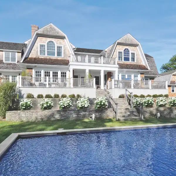 EXQUISITE GAMBREL MANOR