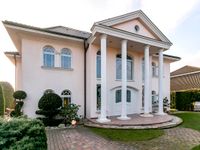 FANTASTIC VILLA WITH POOL HOUSE IN BERLIN