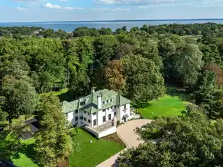 Magnificent Round Meadows Estate