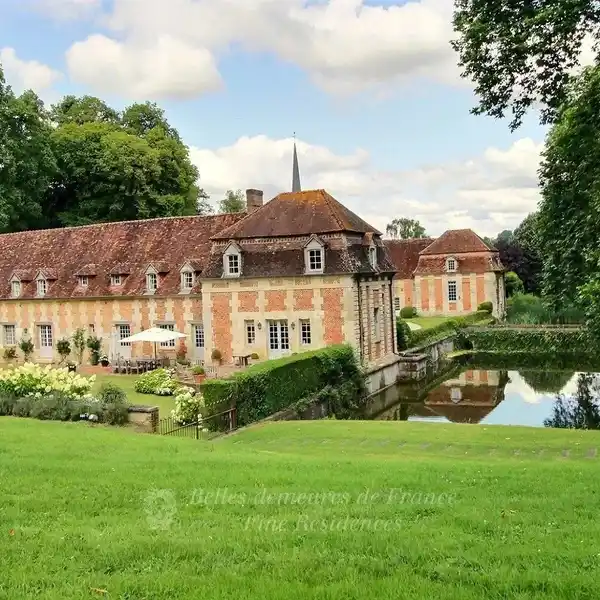 MAGNIFICENT COMPOUND IN THE CALVADOS AREA
