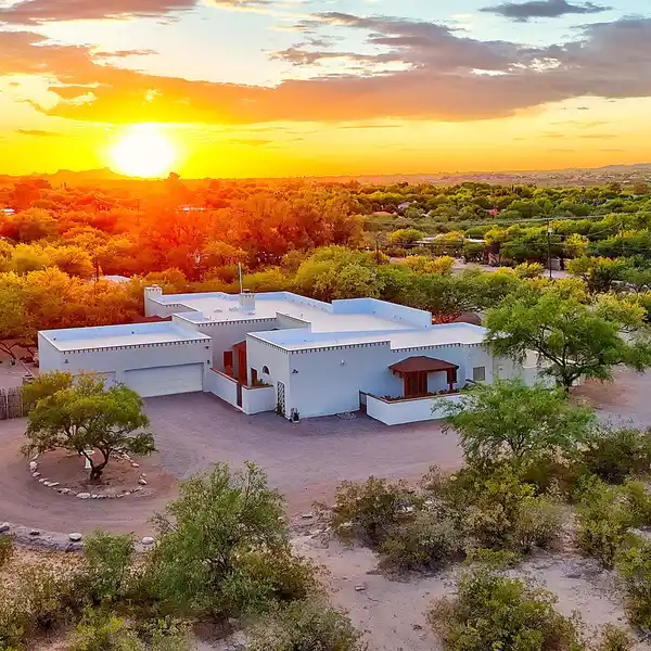 EXQUISITE TERRITORIAL-STYLE ESTATE ON 2.7 ACRES