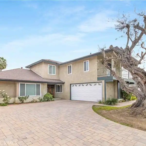 SPACIOUS POOL HOME ON QUIET CUL-DE-SAC