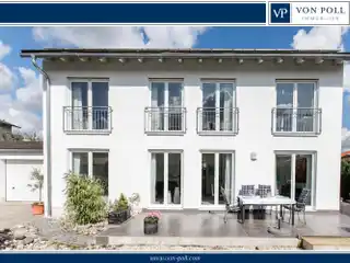 High-Quality Detached House with Whirlpool, Double Garage and Large Garden