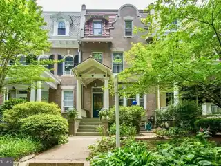 Prime Townhouse with Garage