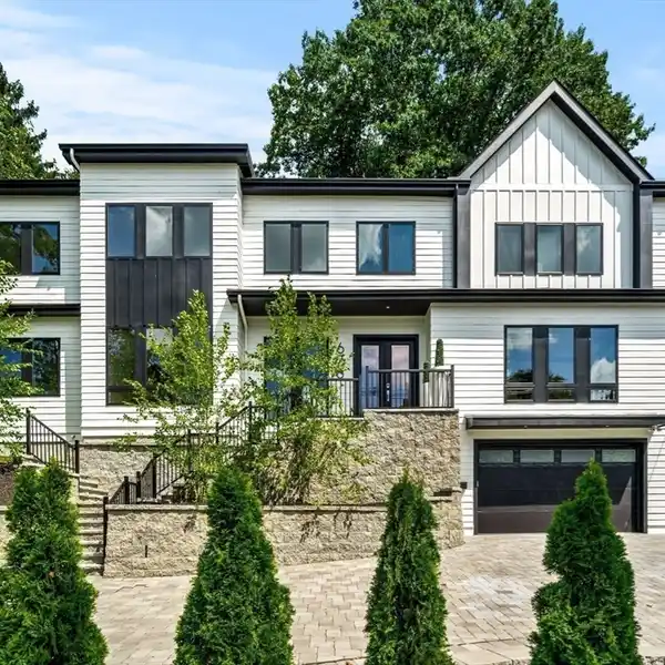 METICULOUSLY CRAFTED LUXURY RESIDENCE
