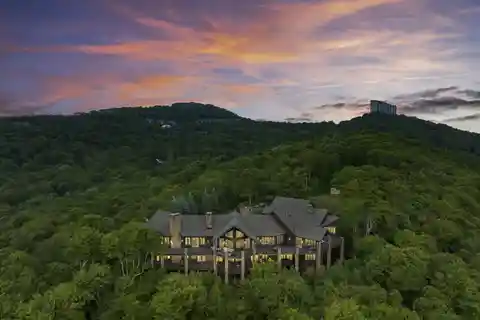 Immaculate Mountain Estate in Linville Ridge