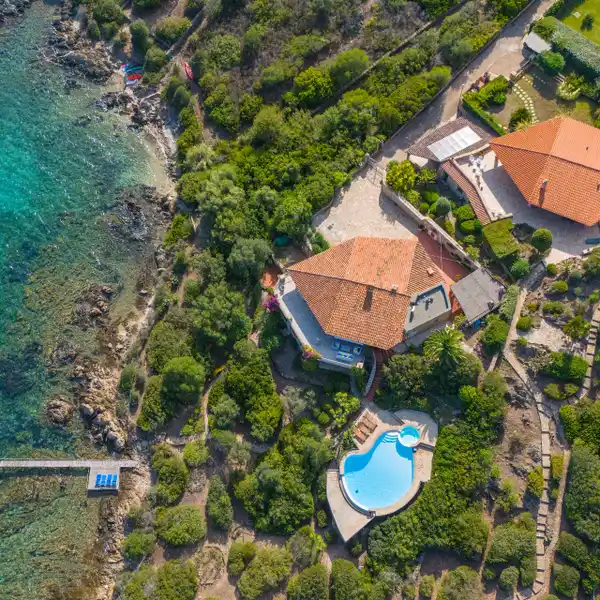 FOUR BEDROOM VILLA OVERLOOKING THE SEA