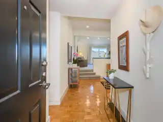 Beautifully Maintained End Unit in Coveted Drakes View Circle
