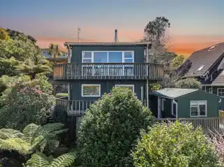 Architectural 1960s Gem Surrounded by Nature