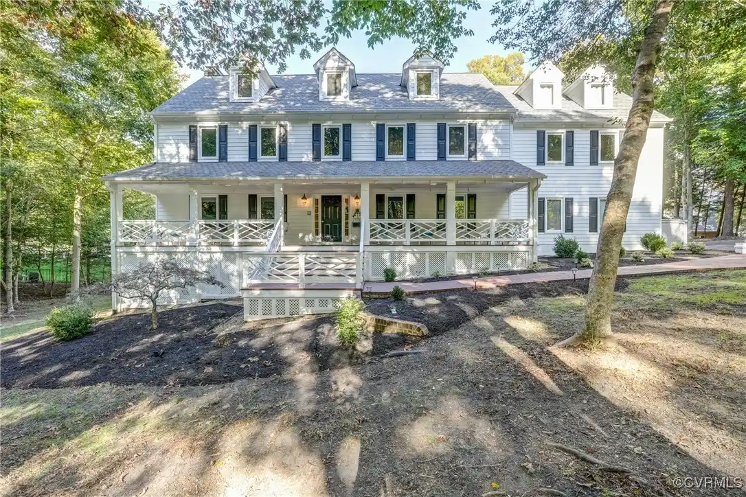 Amazing Luxury Estate on the Lake in Woodland Pond