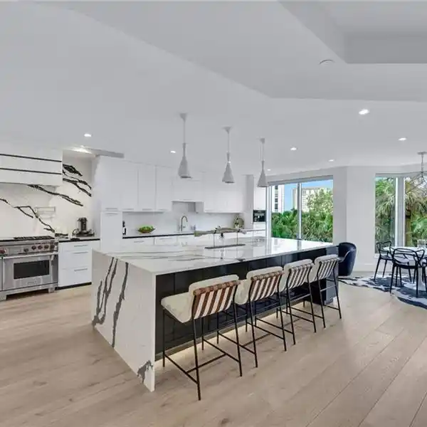 RENOVATED BAY COLONY CONDO