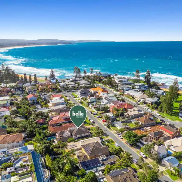 ELEGANT BEACHSIDE RESIDENCE WITH POOL AND CABANA