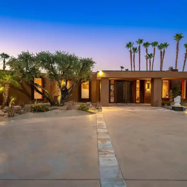 MOUNTAINSIDE LATE MID-CENTURY MODERN HOME