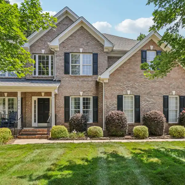 BEAUTIFUL FULL BRICK HOME IN BIRKDALE