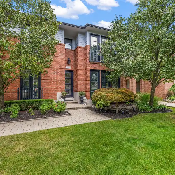 SOPHISTICATED LIVING ON SCENIC TREE-LINED STREET