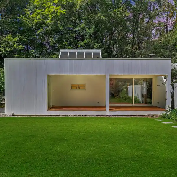 DRAMATIC ARCHITECTURE MEETS SERENE PRIVACY