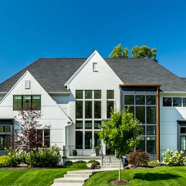 ARCHITECTURAL MASTERPIECE IN HOLLIDAY FARMS