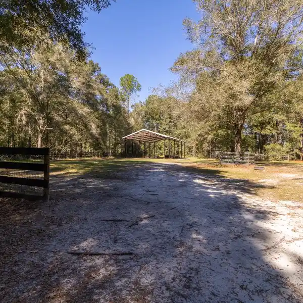 SPRAWLING NINE-ACRE ESTATE