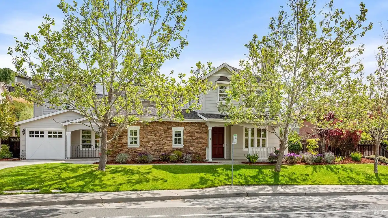 Comfort and Elegance in Pointe Marin