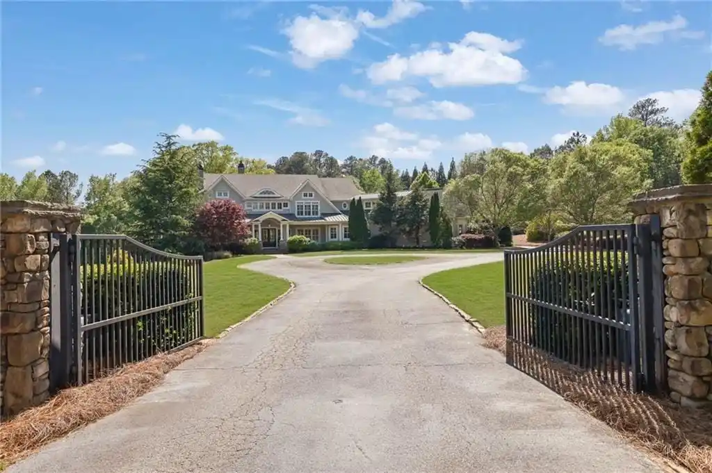 Engaging Masterpiece on Five Acres