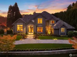 New Lavish Estate with Modern Artistry