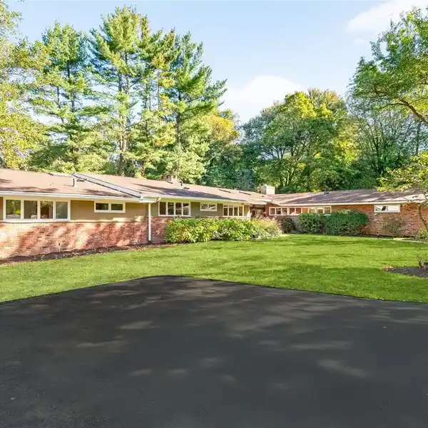 CHARMING MODERN GEM IN HARTSDALE