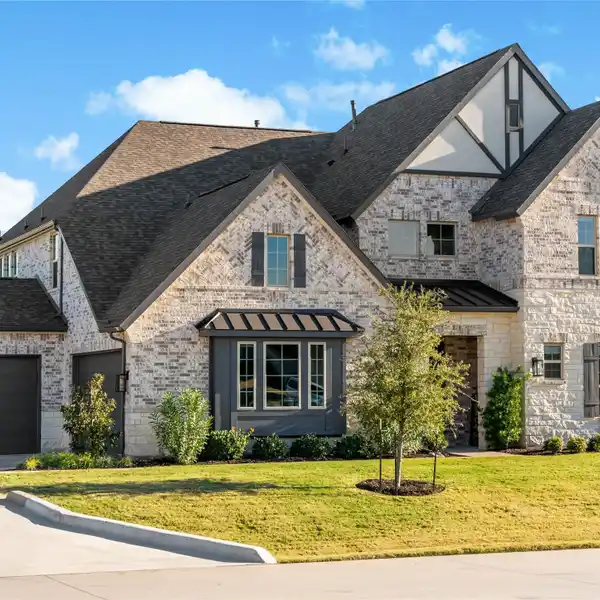 LUXURY LIVING IN LAKEVIEW DOWNS